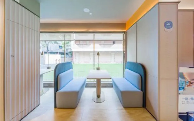 HanTing Hotel (Guangzhou Pearl River Film Starlight City Kecun Metro Station)