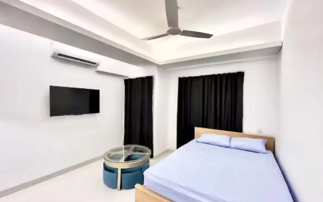 330sqft 3 Modern Stay with Sauna Pool