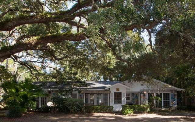 Pelican House by Jekyll Realty