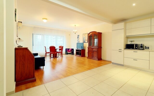 Emerald Apartment
