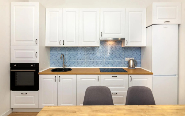 LEOGRAND Three Bedrooms VIP Apartment on Kniazia Romana 12