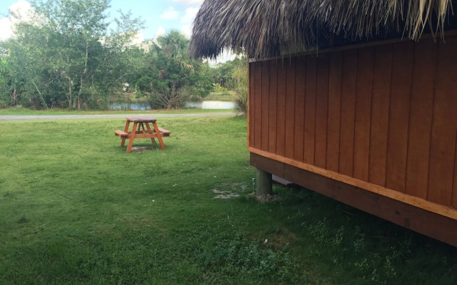 Everglades Chickee Cottages - Ochopee