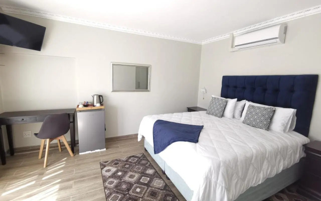 Lucolo Palace B&B - East London