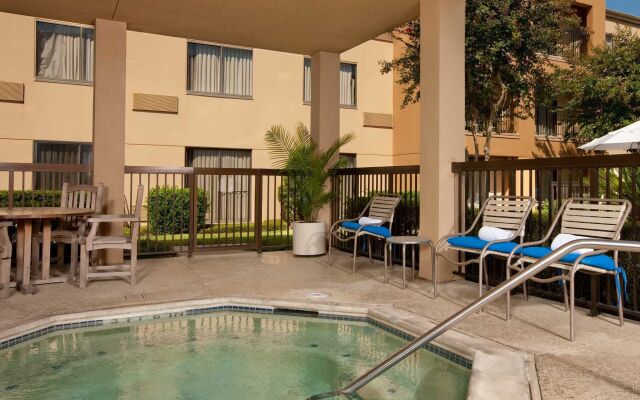 Courtyard by Marriott Houston Hobby Airport
