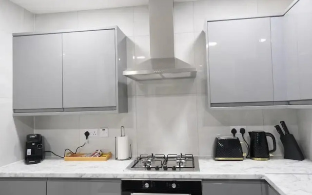 Manchester - 3 Bedroom House - Sleeps 5 - Etihcity