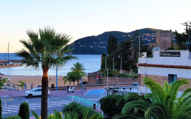 Somptueux deux pieces, entre mer & piscine !
