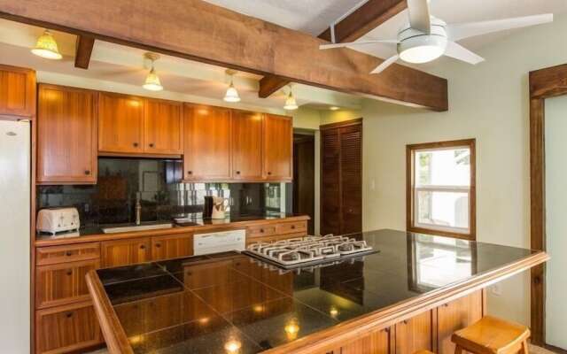 Helen's Beach House 6 Bedroom Home by RedAwning