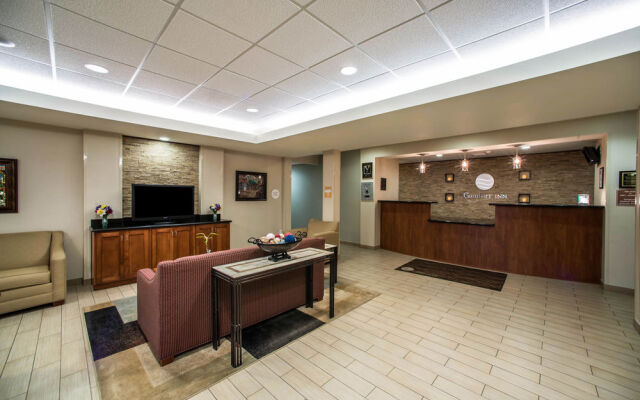 Comfort Inn & Suites Marion I-57