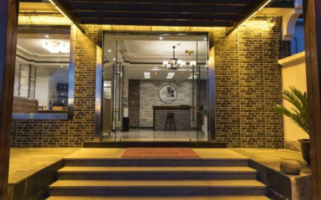 First Met Hotel