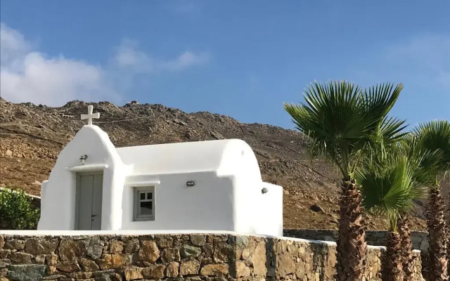 Yakinthos Residence