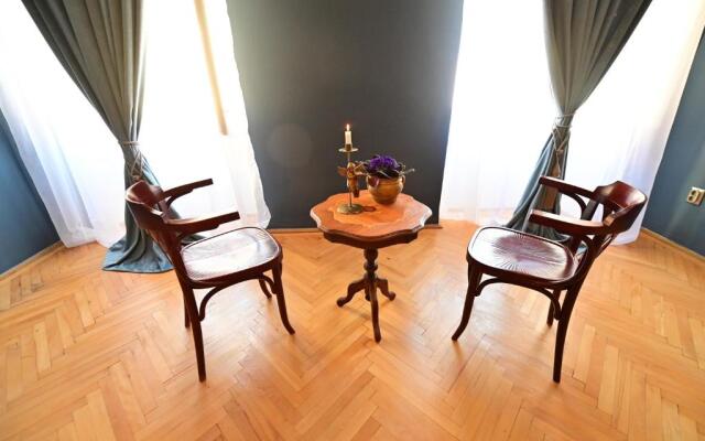 Lovely 2 bedroom apartment in historic city center