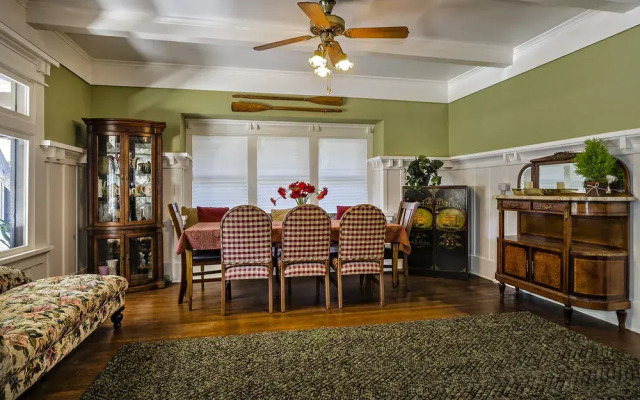Old Yacht Club Inn Vacation Rentals