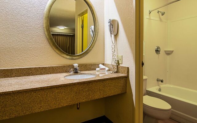 Red Oak Inn Detroit - Southfield