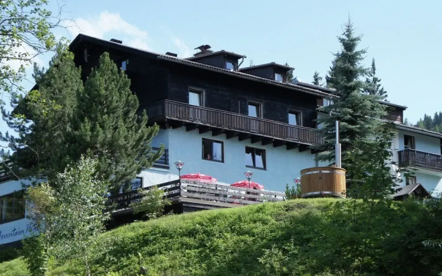 Spacious Villa in Afritz am See with Hot Tub