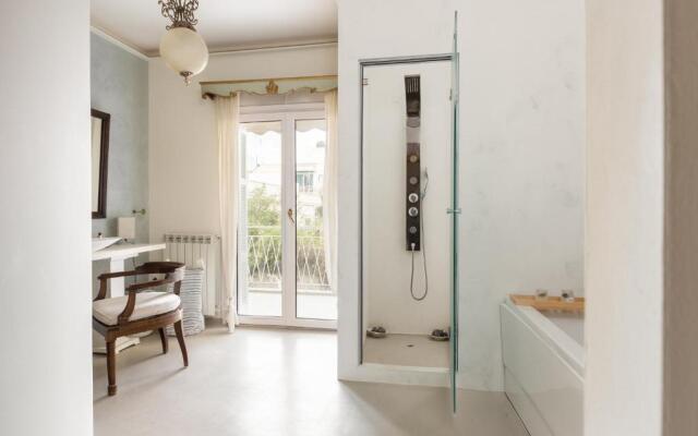 Classy lux apt w/ sea view, garden, parking