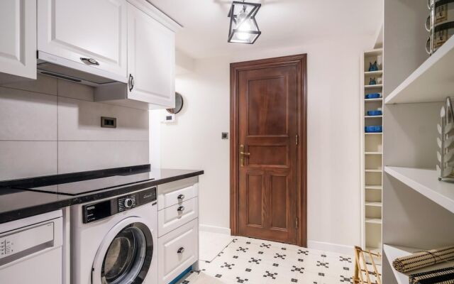 Convenient Flat w Garden 10 min to Galataport