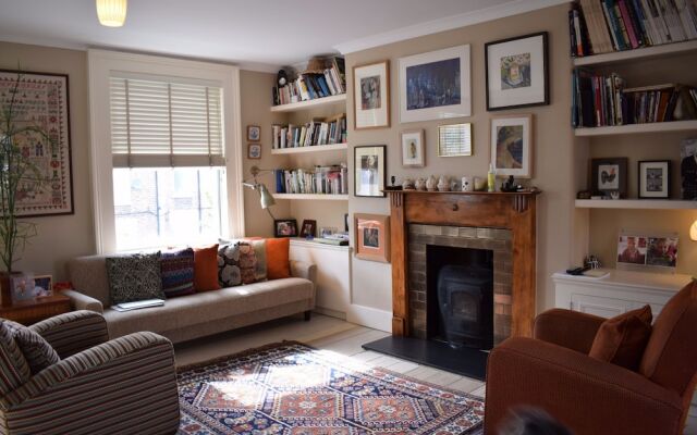 2 Bedroom Family Home in Hammersmith