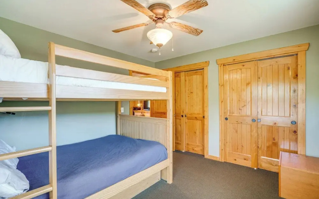 2 Mi to Frisco Slopes: Cozy Retreat w/ Mtn Views!