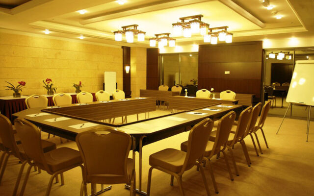 Отель Grand Belle Vue 