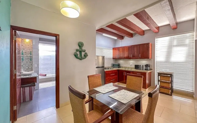 Gorgeous 1 BR PH Apartment w Jacuzzi