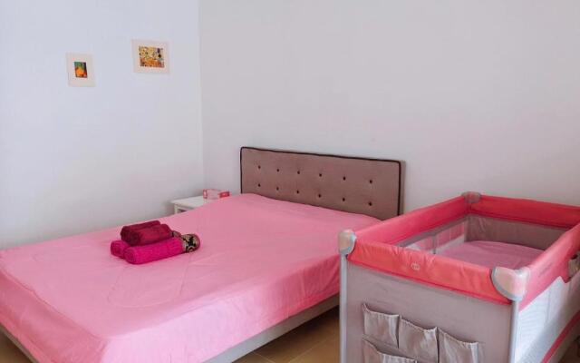 Coral Bay Villa .5 bedrooms.1 minute walk to the beach