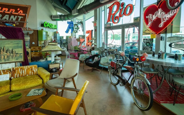 Daytona Inn And Suites