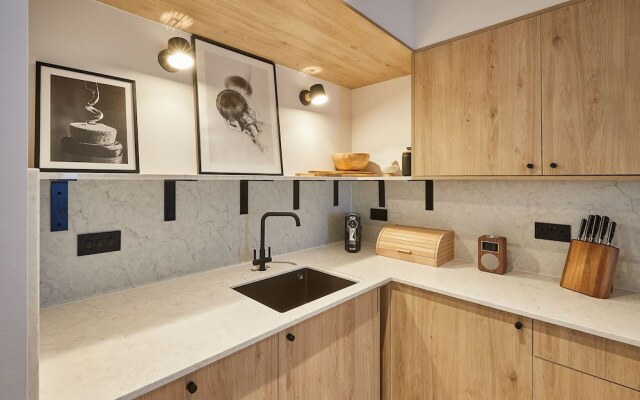 Host Stay Taylor Street