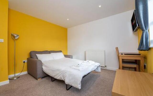 Glastonbury Town Apartment