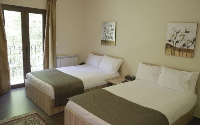 The Lodge Inn