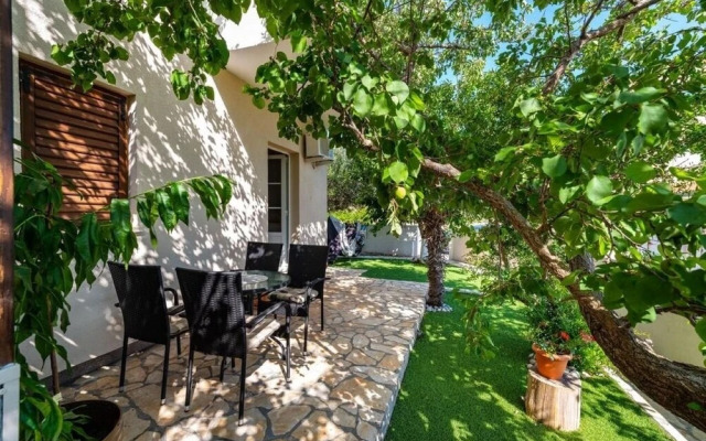 San - Comfortable and Great Location - A3