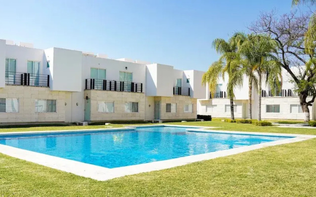 Modern House in Yautepec l Pool & Garden