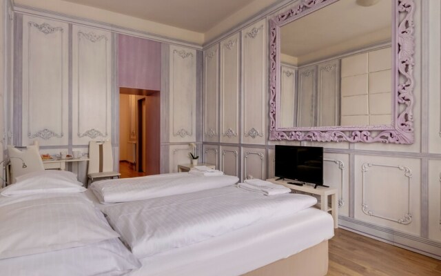 Bright Prague Castle Apartments