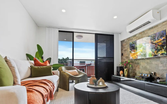 Modern Apartment with Esplanade Views
