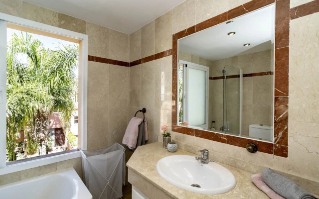 CDI3 - Spacious Family Townhouse