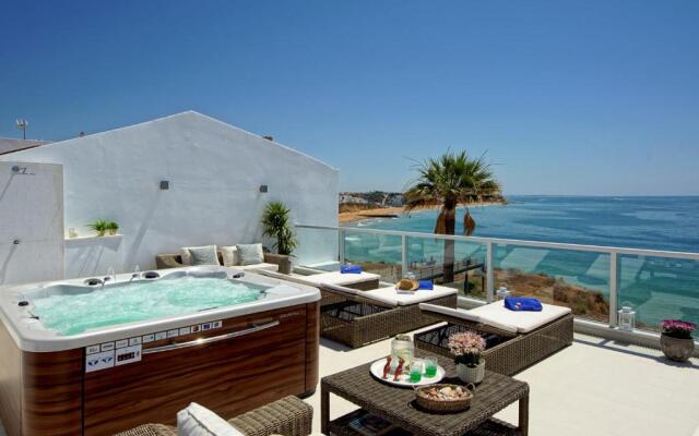 Casa Latino - Oceanfront - Luxury & Charming villa- Jacuzzi at Rooftop