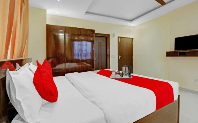 OYO Flagship 70251 Hotel Starwood