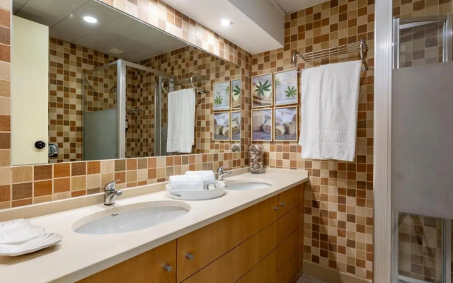 Divine Marina Apartment W/ Pool & Garden by LovelyStay