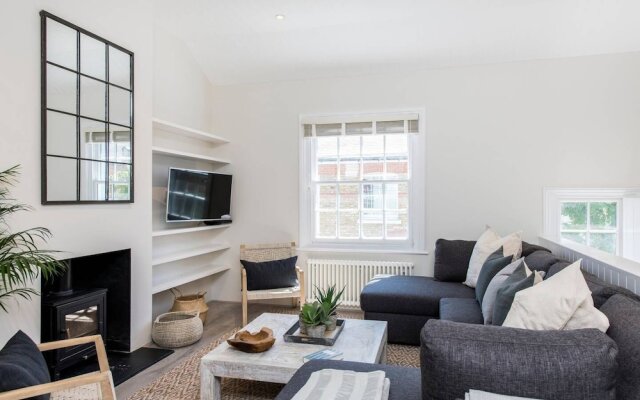 Divine 3 Bed Mews-house Battersea