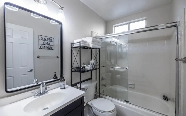 Scottsdale Waltann 3 Bedroom Home by RedAwning