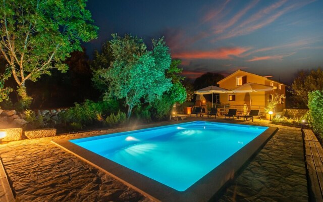 Amazing Home in Malinska With Wifi and 3 Bedrooms