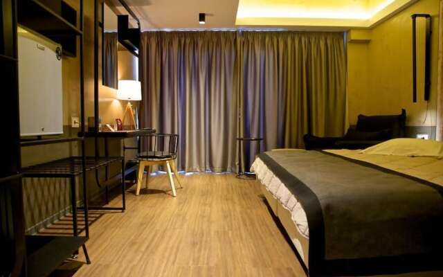Adonis City Hotel