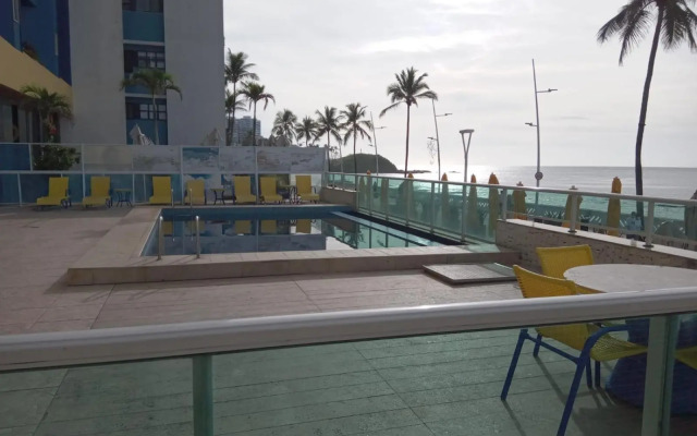 Flat no Farol da Barra 129