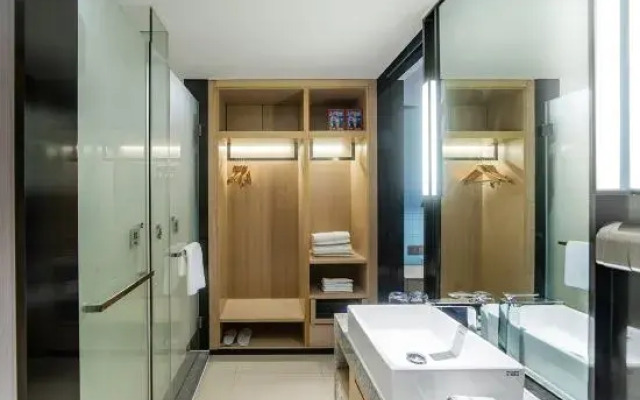 Yeste International Hotel