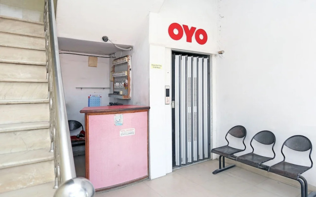 Oyo 28006 Hotel President