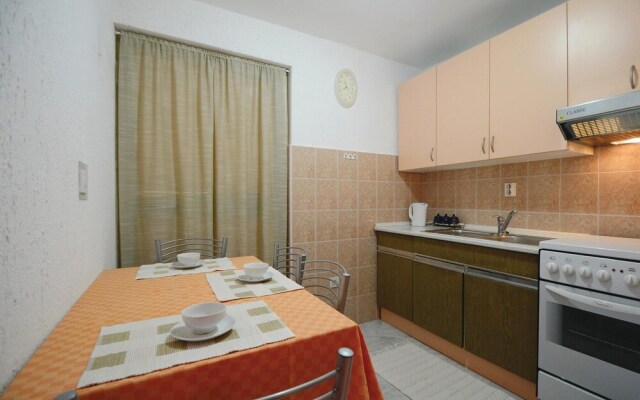 Awesome Home in Vinez With Wifi and 7 Bedrooms