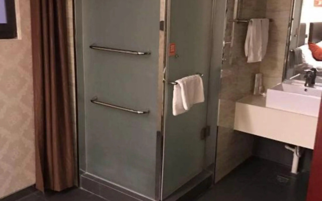 123 Jiman Chain Hotel (Shanghai Daning International Wuwei East Road Subway Station Branch)