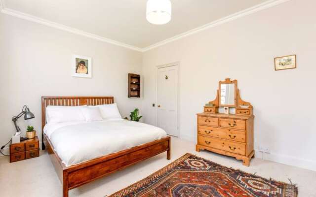 Stunningly Decorated 3 Bed Family Home in Hammersmith