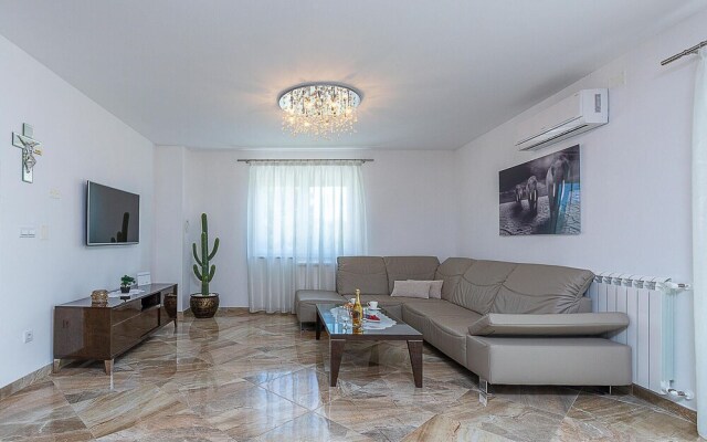 Nice Home in Buje With Wifi and 2 Bedrooms