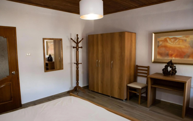 Eni entire guesthouse