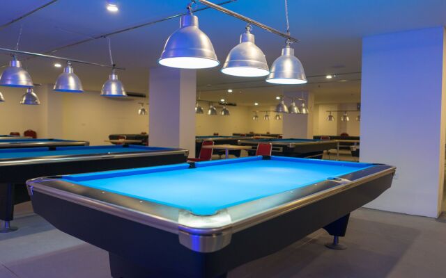 I&M Hotel Billiard